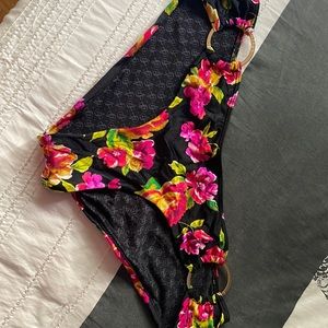 Women’s bottom swimwear